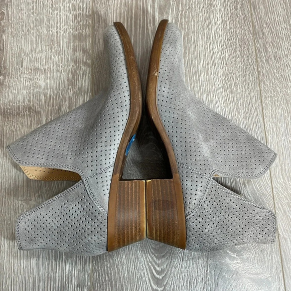 Lucky Brand Birtie Ankle Boots Perforated Suede Leather Gray Booties 6.5M - Picture 8 of 15